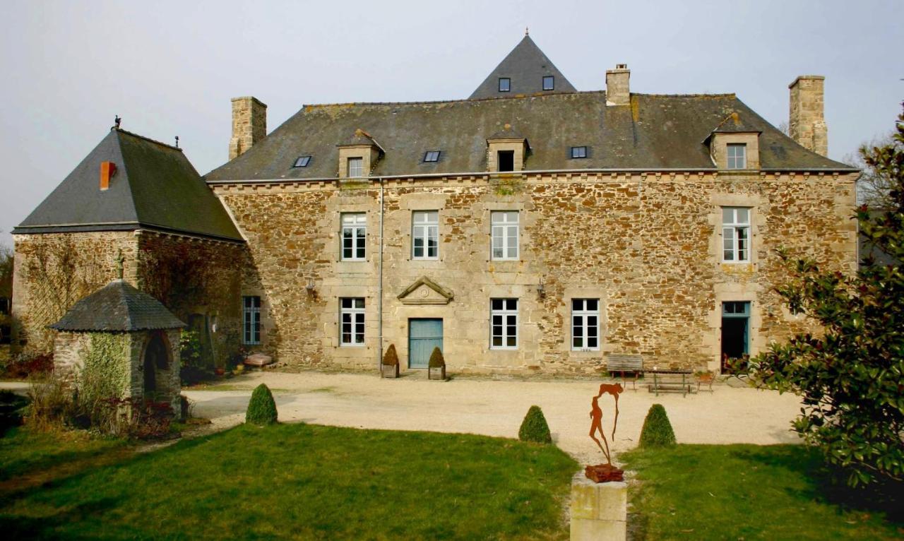 Gite La Passerelle - Manoir Le Plessix Madeuc Corseul Exterior photo